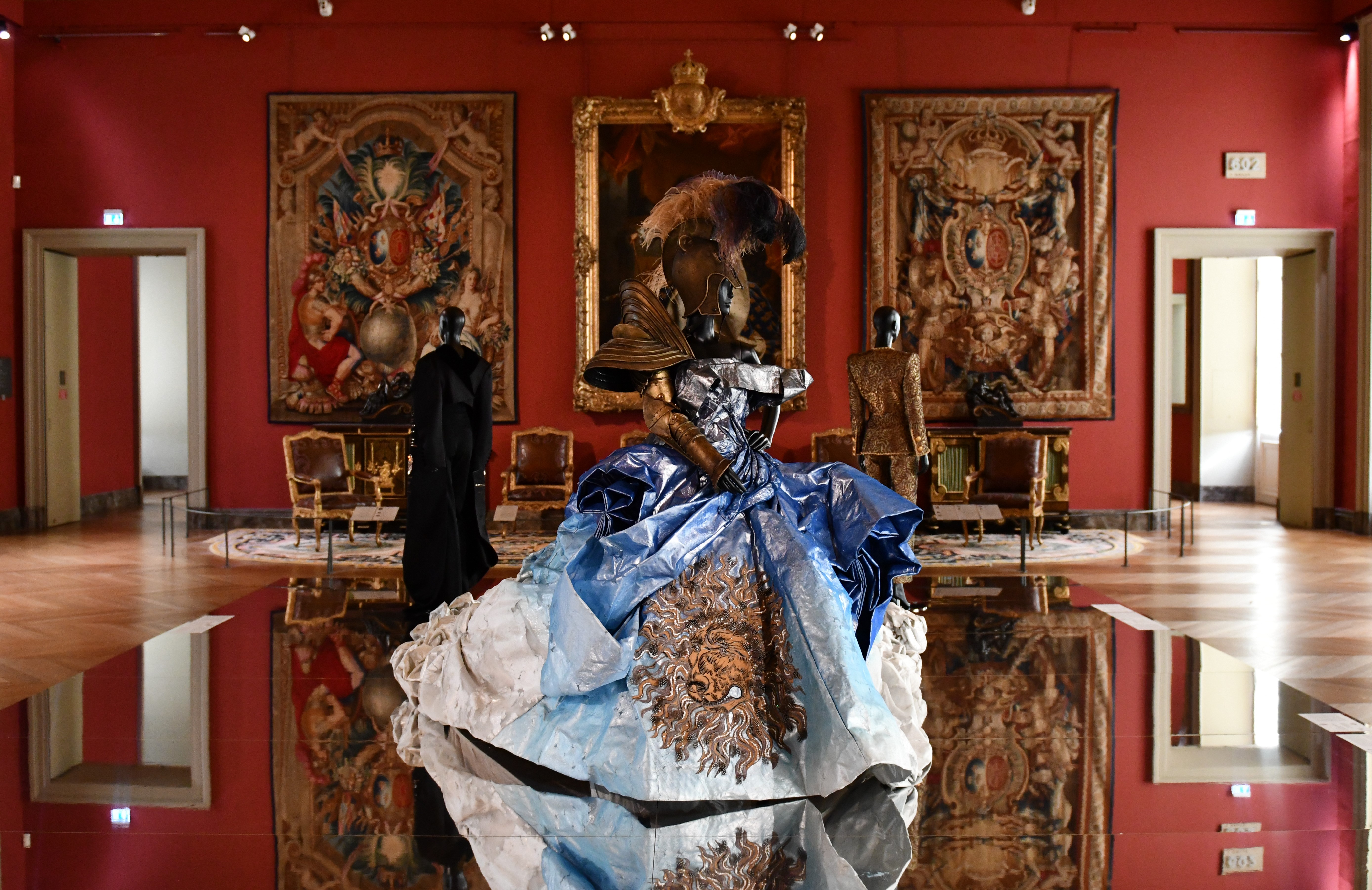 The Louvre Museum has unveiled a new chapter in its history with its first-ever exhibition devoted entirely to fashion, exploring its sources and inspirations, titled “LOUVRE COUTURE: Art and Fashion – Statement Pieces”. Photo by Nicolas Bousser. Courtesy of the Louvre.