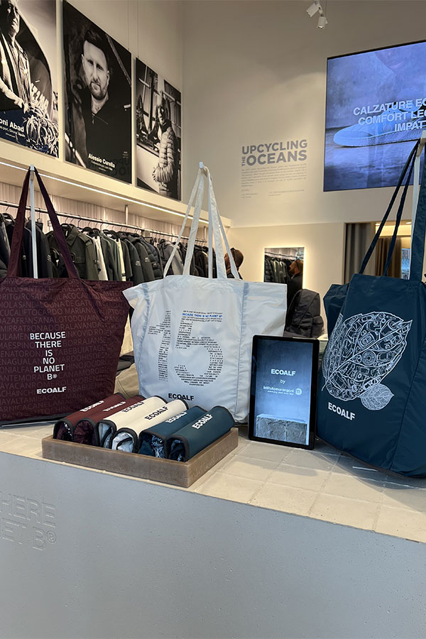 Ecoalf celebrates its 15th anniversary in collaboration with Istituto Marangoni in the creation of a capsule collection of the iconic Because there is no planet B® shopping bags. 